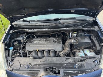 Toyota Corolla Verso 1,8 VVT-i 95 KW r.v. 2004 . - 9