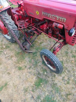 traktor MC CORMICK - 9