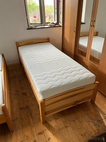 Masivní postel 90x200 + nová matrace - 9