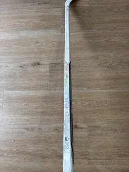 Hokejka CCM RIBCOR TRIGGER 9 Pro WHITE, pravá - 9