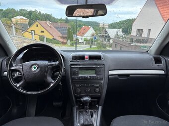 ŠKODA OCTAVIA COMBI 2.0i DSG / TOP STAV - 9