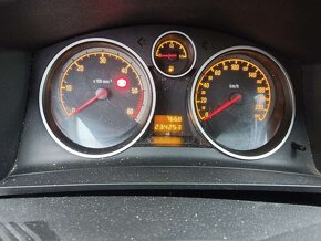 Zafira B 1.9 CDTI, 74 kW, tažné, 235000 km - 9