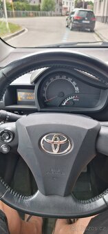 Toyota iQ 1,0 automat CVT max.výbava - 9
