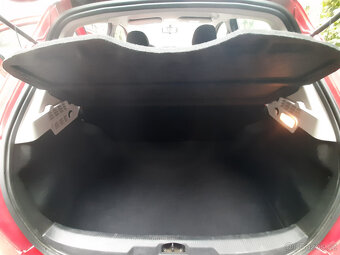 Peugeot 207, benzin 1,4 54kW, 2009, 99 tis. - 9