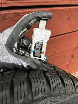 Prodám zimni sadu 185/60 R15 na plechových diskách 5x100 - 9