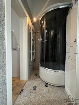 Byt k pronájmu ve vile, 2+1 s terasou, 85 m2, zařízený - 9