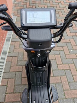 Elektroskútr RACCEWAY PAŘEZ 25, bez ŘP - 9