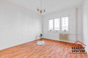 Pronájem družs. bytu 2+1+ velká zasklená lodžie/55 m2 na ul. - 9