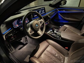 BMW 540i Touring xDrive 250kW 4x4 M Sport DPH ČR V6 3,0 - 9