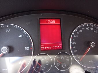 VW Touran 2.0TDi - 9