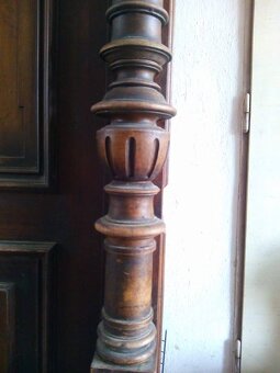 Starožitná dvoukřídlá skříň – barokní styl, masivní dřevo - 9