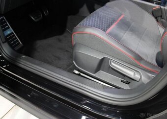 Volkswagen Golf GTI Clubsport DSG 221kW benzín automat - 9