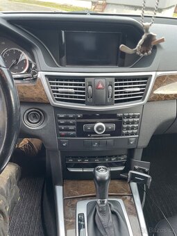 Mercedes-Benz E200,Navi,Tažný,Alu - 9