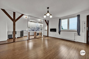 Rodinný dům / usedlost o dvou bytových jednotkách s pozemkem - 9