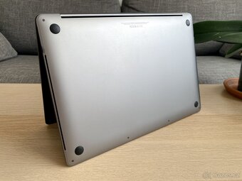 ZÁNOVNÍ STAV - Apple MacBook Pro 15", Core i7 + ZÁRUKA - 9