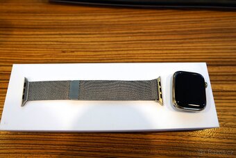 Apple Watch Series 9 45mm Cellular Gold s milánským tahem - 9