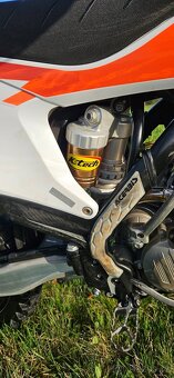 Prodám Motokrosový speciál KTM 300 SX 2020 najeto 65mth - 9