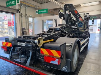 MAN OSMNÁCTITUNA RUKA HIAB 138 + NOSIČ KONTEJNERU 10T - 9