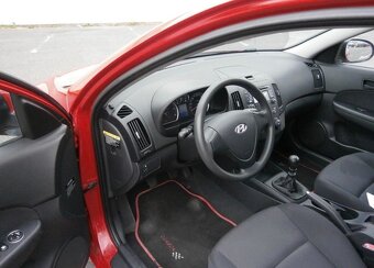 Hyundai i30 1.6 CRDI, r.v. 7/2009, klima, ALU kola, nová STK - 9