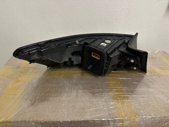 3G7 945 208 B - 9