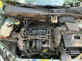 Ford focus 1.6 74 kW benzín, STK do 10/2026 - 9