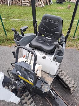 Minibagr Bobcat E10, 3x lžíce - 9