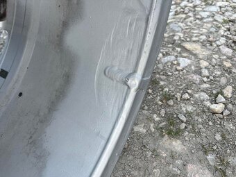 Alu disky R20 VW Touareg - 10000 Kč / 400 € / dohoda - 9