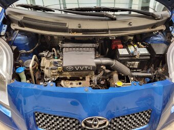 Toyota yaris 1.3 - 9