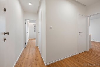 Prodej 2+kk, 40 m² + balkon + sklep, 5. NP, Brno–Bystrc - 9