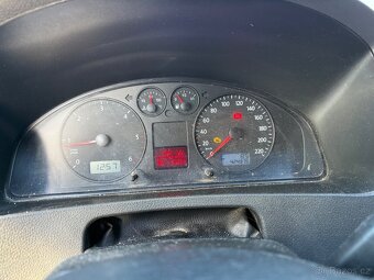 VW Transporter 2.5TDI 96kW 8MÍST - 9