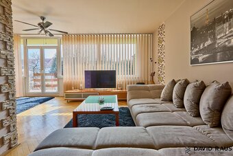 Prodej rodinného domu 5+kk ( 219 m2) s garáží a bazénem, B - 9