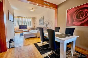 Prodej rodinného domu 5+kk  ( 219 m2) s garáží a bazénem,  B - 9