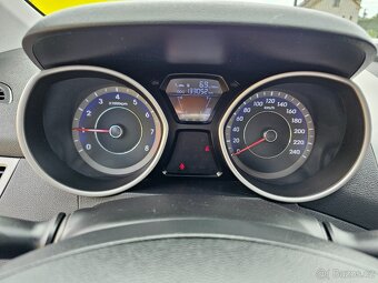 HYUNDAI ELANTRA 16 i - 9