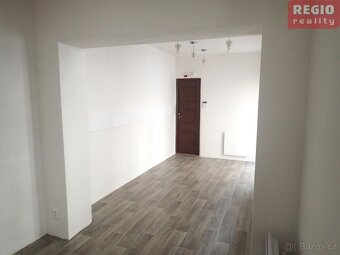 Pronájem komerčního prostoru 12 m2 v přízemí u místeckého ná - 9