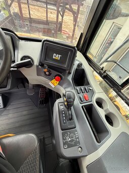 CAT- Caterpillar 730 DEMPR TOP Stav a na SPZ - 9