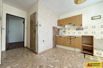 Komňa, RD 5+2, terasa, sklepy, garáž - rodinný dům - 9