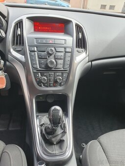 Opel astra J 1,4 COMBI - 9
