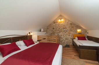 Jen 70 m od pláže – apartmánový dům na prodej, Omišská rivié - 9