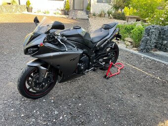Yamaha r1 - 9