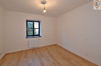 Prodej mezonetového bytu 2+kk 49 m2, s vlastním vchodem a te - 9