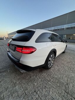Mercedes Benz E-Class E220D 4matic Alltrain - 9