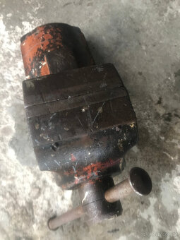 York 100 + zámečnický svěrák - 9