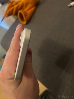 IPhone 16 bílý - 9