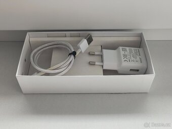 Mobilní telefon Samsung Galaxy A52 6GB/128GB bílý - 9
