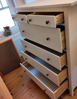 HEMNES KOMODA V LESKU - 9