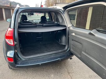 TOYOTA RAV4 2.2D 130kw bez koroze - 9