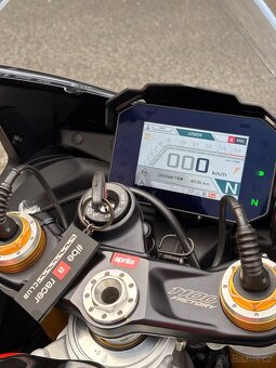Aprilia RSV4 FACTORY - 9