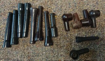 Drobné díly auto-moto, vypínače, žárovky, spojovák. - 9