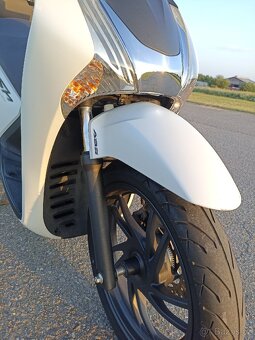 Honda SH 125 i rok výroby 2014, 9500 km najeto - 9