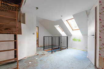 Prodej samostatně stojícího rodinného domu 5+1, Mníšek pod B - 9